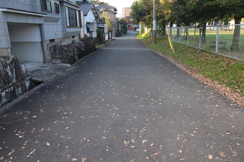北東側道路