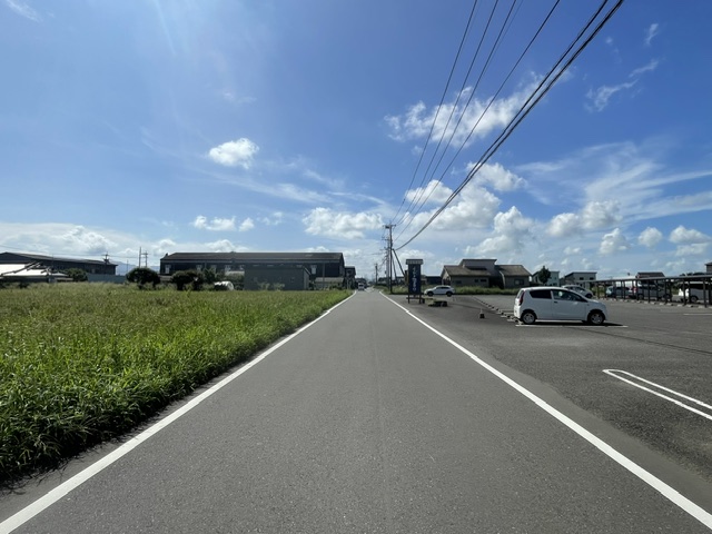 西側前面道路